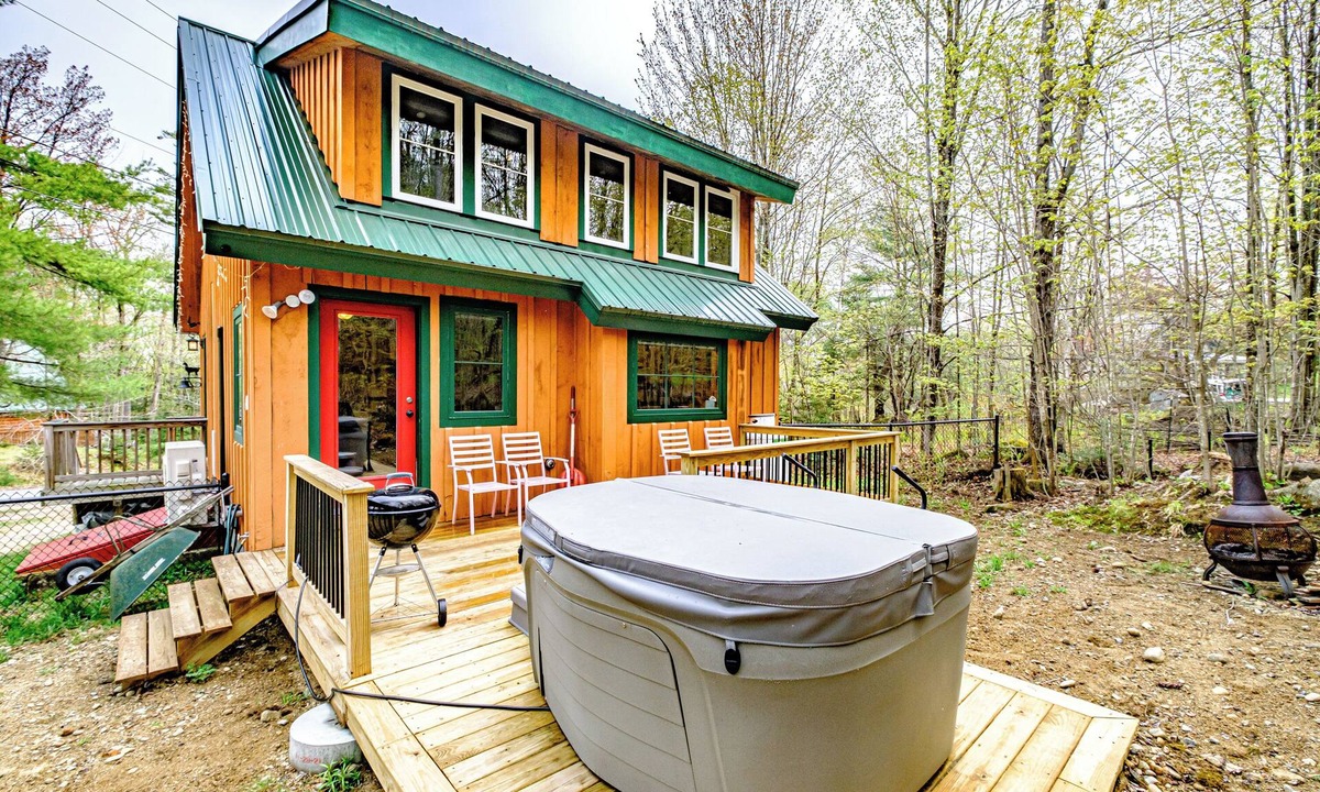 Greenwood Ski Chalet | The Mt. Abram House- Walk to Mt Abram Ski Bike, Pets