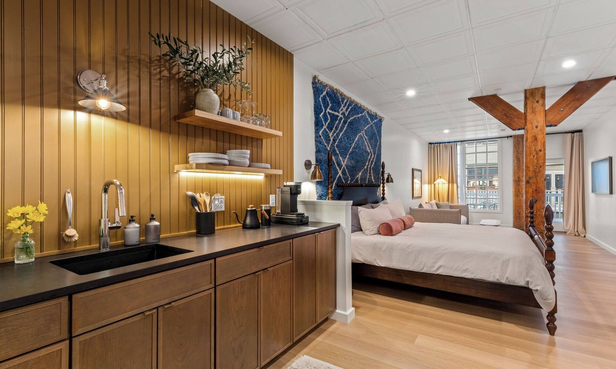 Camden Hotel | The Optimist Guesthouse 2 - BRAND NEW Luxury Downtown Camden Apartment