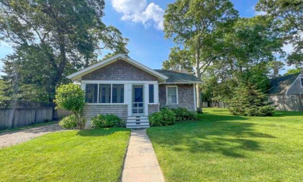 Vineyard Haven House | The Pearl: Lovely cottage, close to Vineyard Haven town/ferry