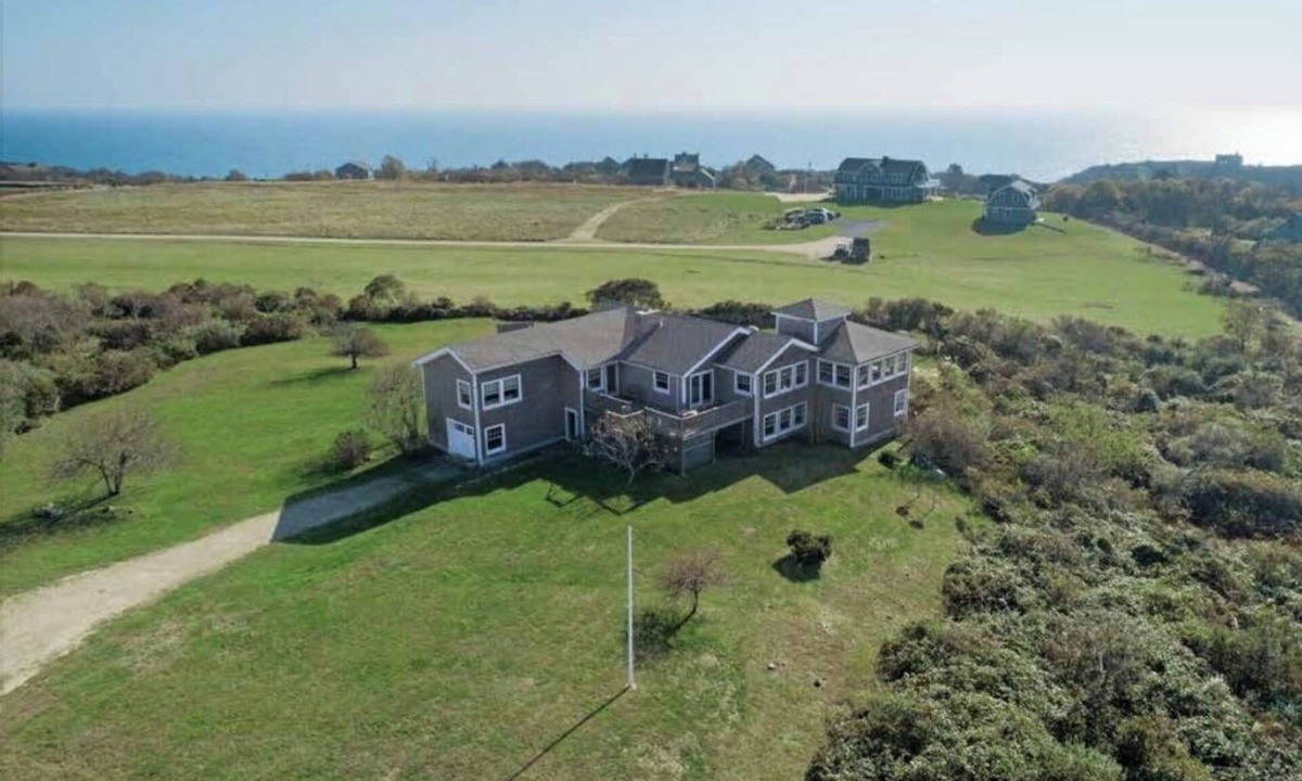Block Island House | 'THE PERCH' A classic Block Island home with 360 degree birds' eye views.