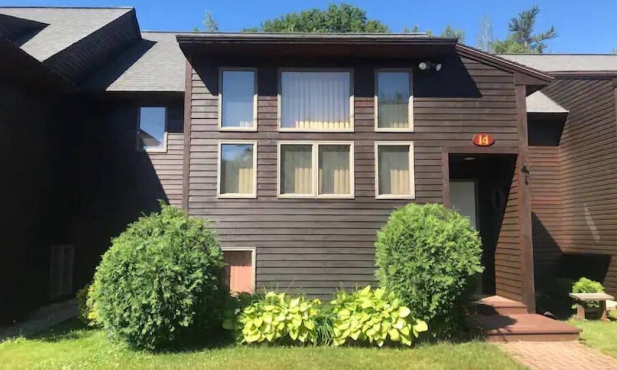 Bartlett Condo | The perfect getaway! Great location and amenities!