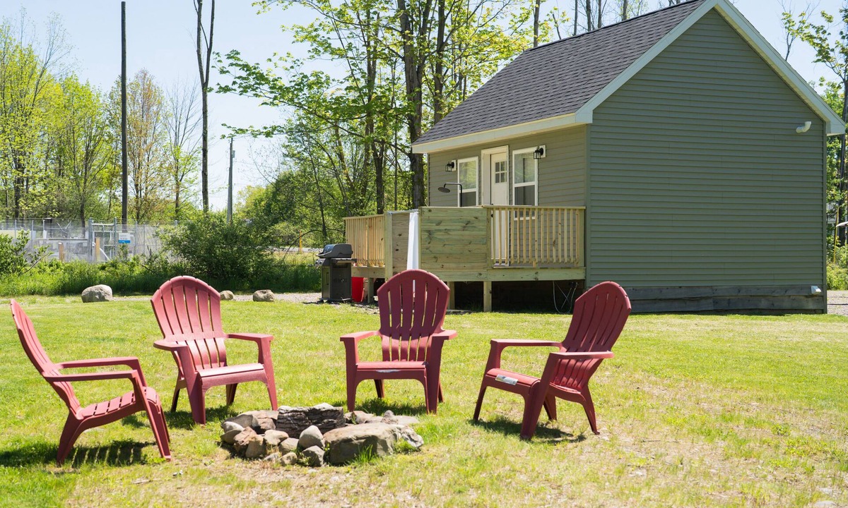 Pulaski Cabin | The Pine Hollow Cabin & Hot Tub!