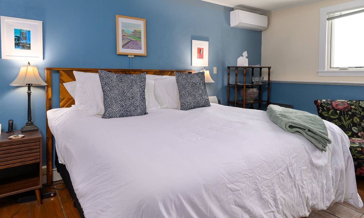 Stowe Bed & Breakfast | The Pinnacle w/Breakfast at the Brass Lantern Inn