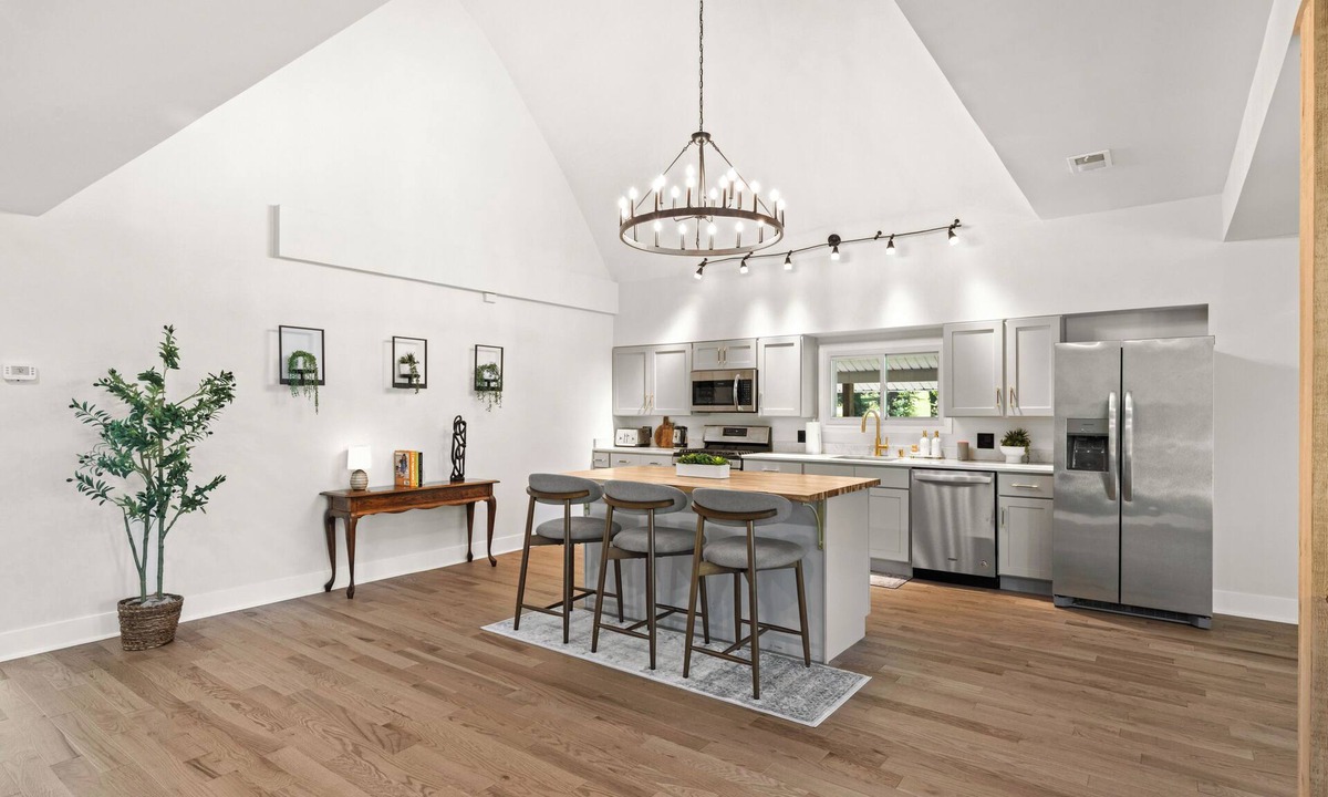 Long Green House | The Quonset Haven-4BR Lux Private Retreat on 2 acres w/massage chair in Phoenix