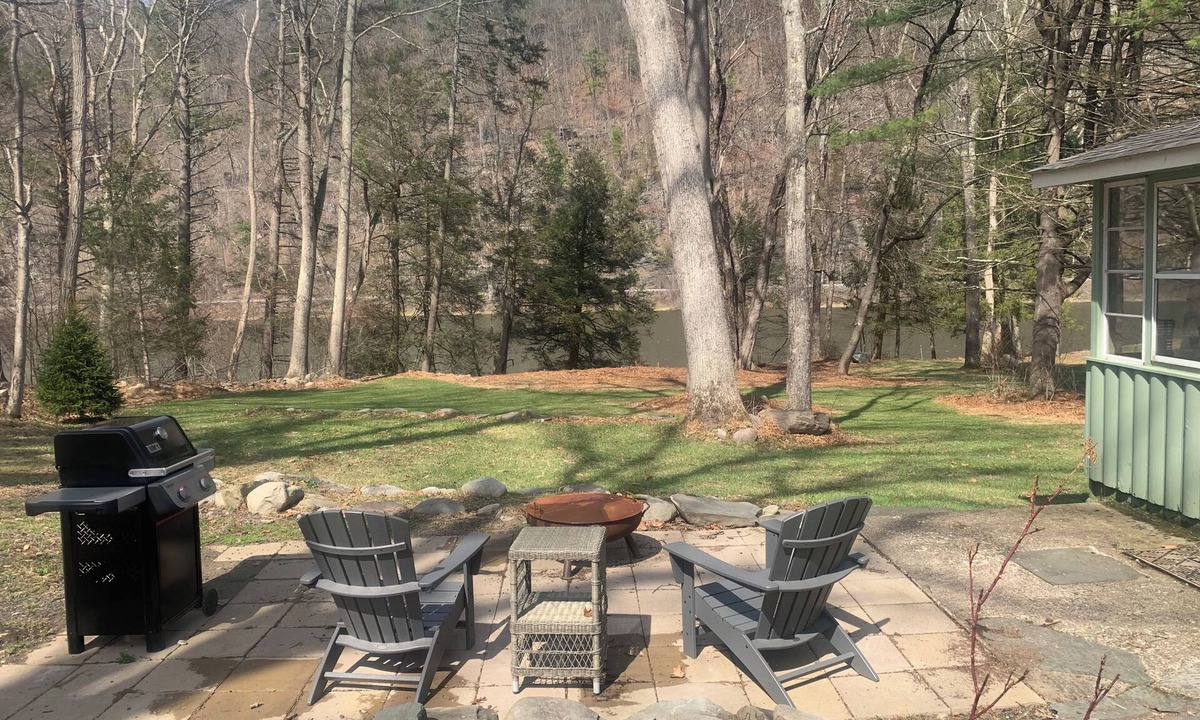Millrift Cottage | The River Cottage Newly renovated cottage that sits right on the Delaware River