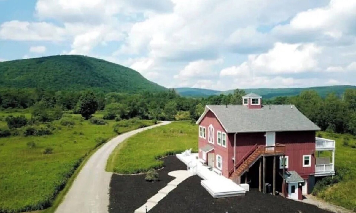 Naples Bed & Breakfast | The Seneca Suite, Upper Level, At Morelliville Farms