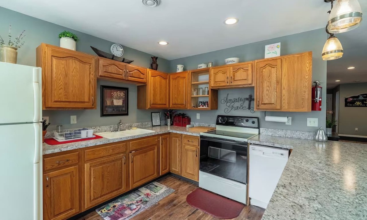 Wells Apartment | The Sequel - spacious 3 bed 2 bath apartment sleeps 6; Great for long-term stays