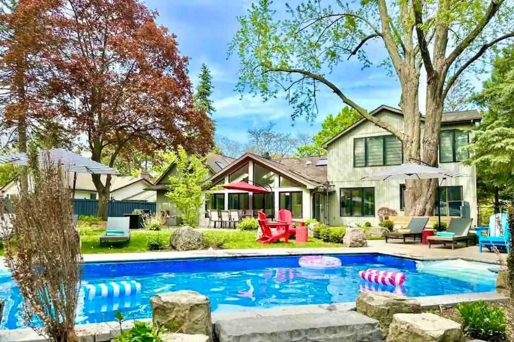 Clarkson-Lorne Park House | The Serenity Home Pool/Yoga/Game Room by the Lake