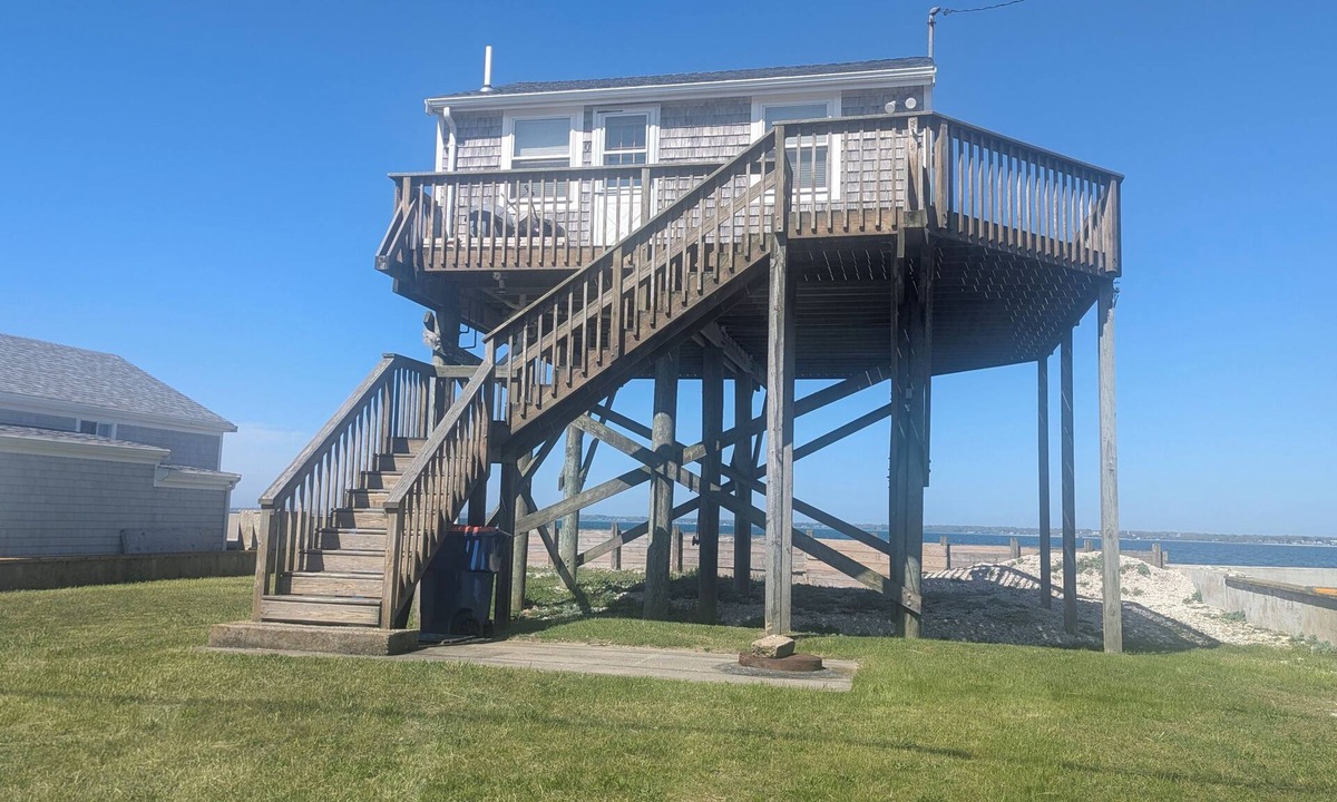 Fairhaven Cottage | The Sky-High Beach House: Panoramic Waterfront views