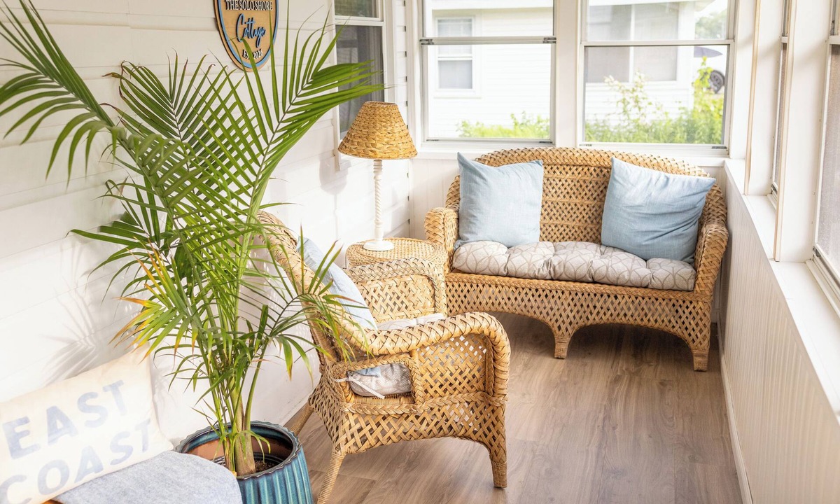 Old Lyme Cottage | The Solo Shore Cottage - Walk to Beach + Sun Porch