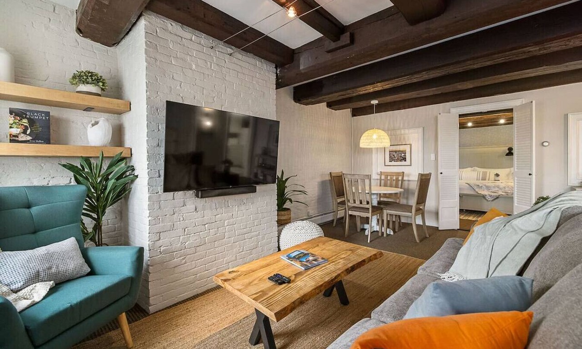 Portsmouth Apartment | The Tugboat - KingBed, Waterfront! Parking!