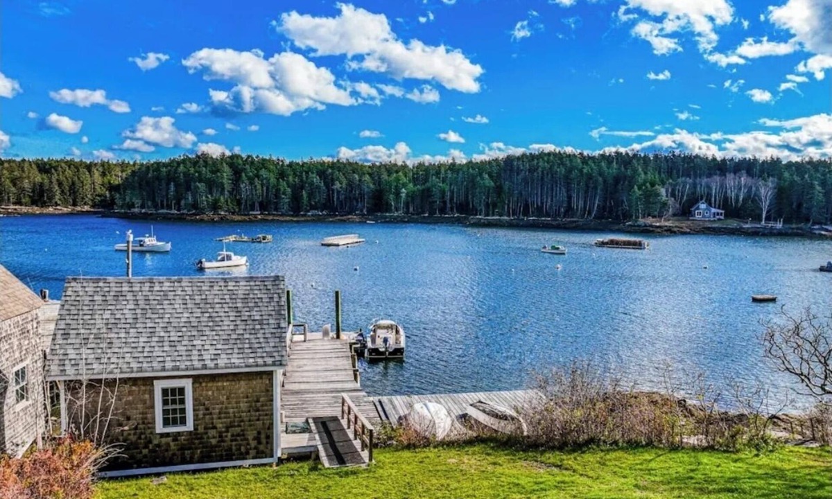 Pleasant Point House | "THE WAY LIFE SHOULD BE" WATERFRONT OASIS/ HARBOR VIEWS AND A SHARED DOCK.