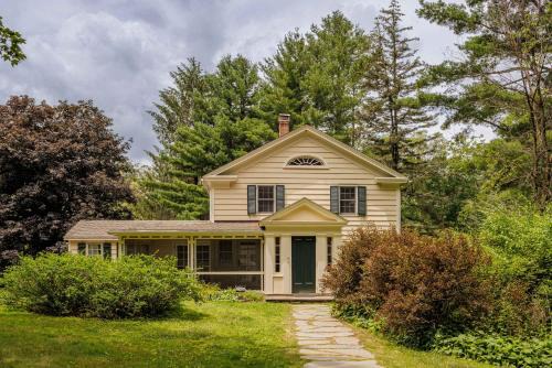Craryville House | The Whistling Oak - Pristine Pond Tranquility