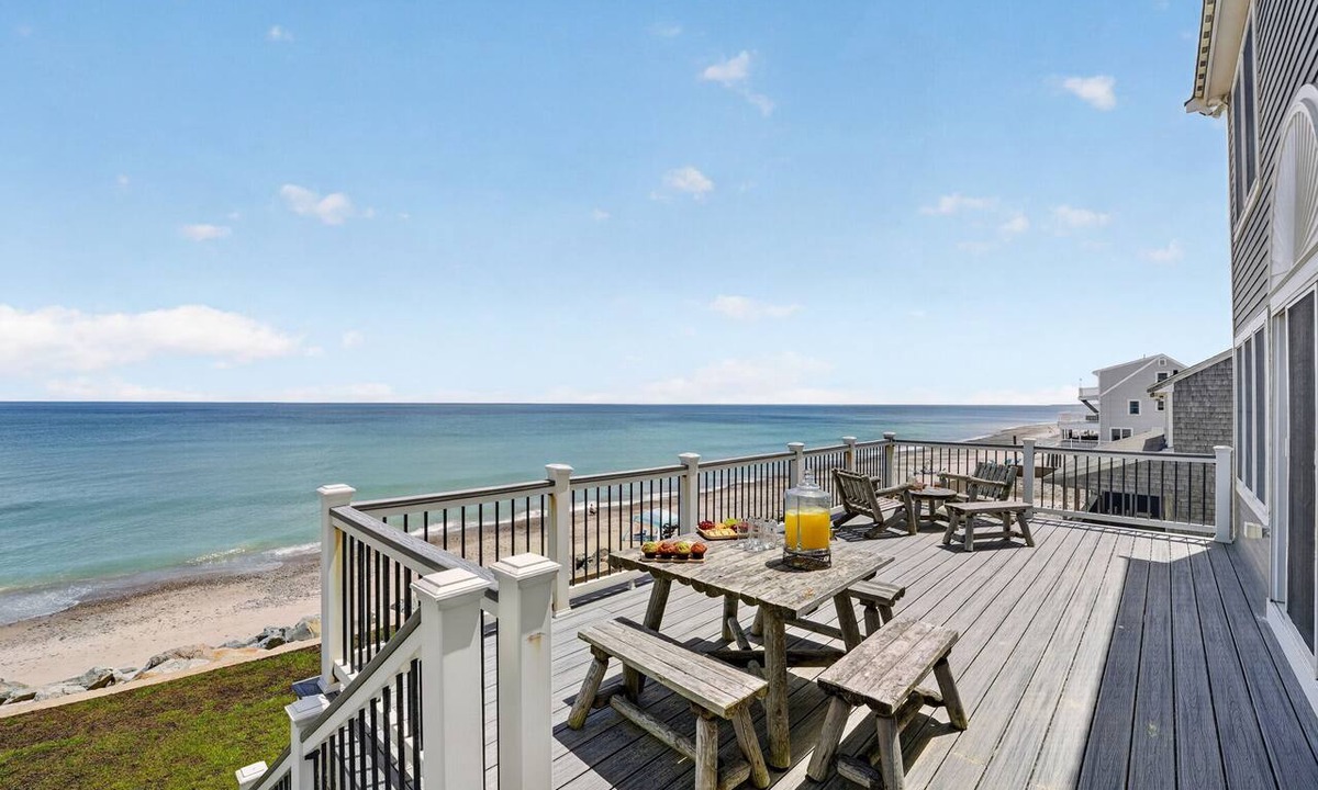 Greenbush House | Three Buoys| Near to Beaches, Harbor & Lighthouse
