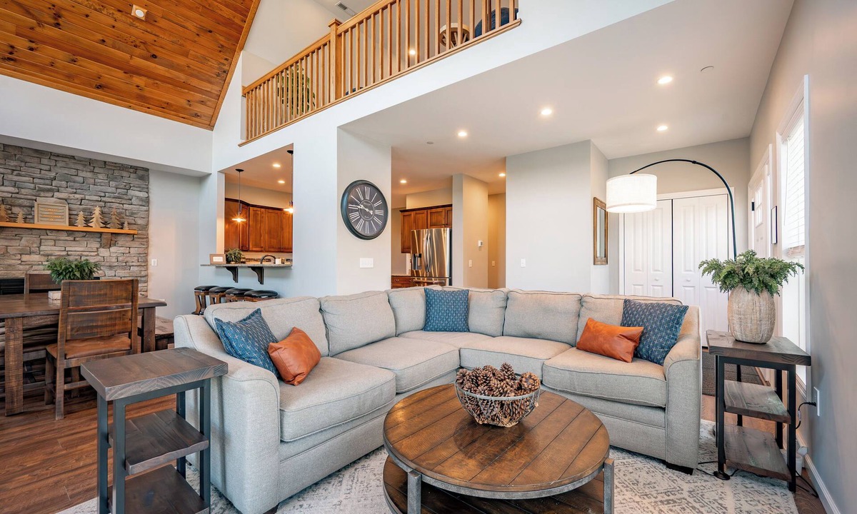 McHenry House | Top of Wisp, Walk to Ski Lifts, Hot Tub & Game Rm