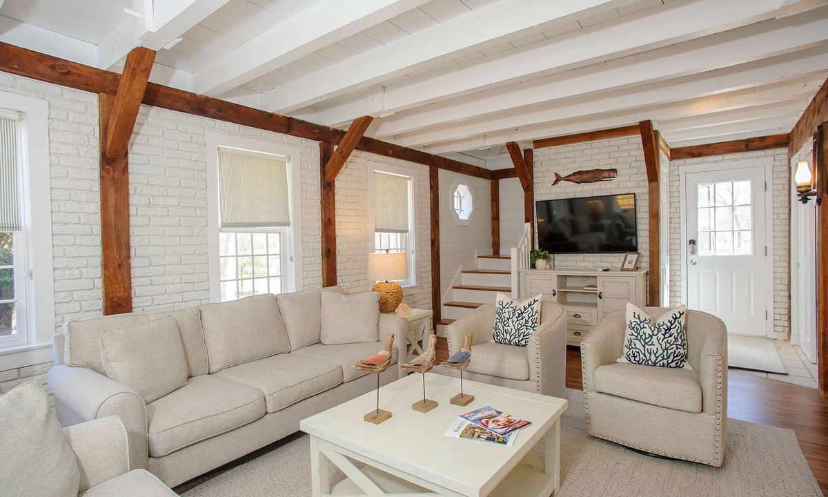 West Tisbury House | Top-Rated Vineyard Retreat: Hot Tub + Private Lambert’s Cove Beach Access!