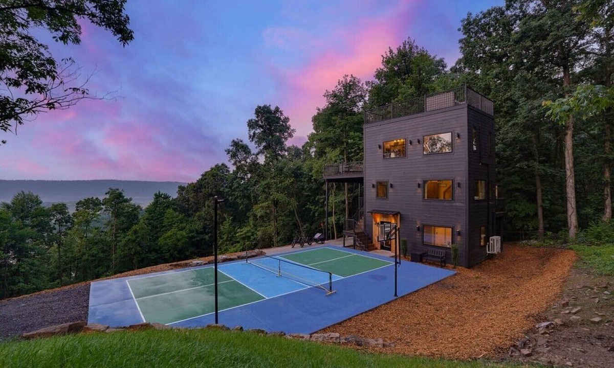 Loyalton Cabin | Tower Treehouse | Rooftop Hot Tub Sky Bridge Wellness Retreat