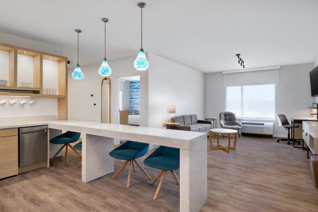 Geneva Hotel | TownePlace Suites by Marriott Geneva at SPIRE Academy
