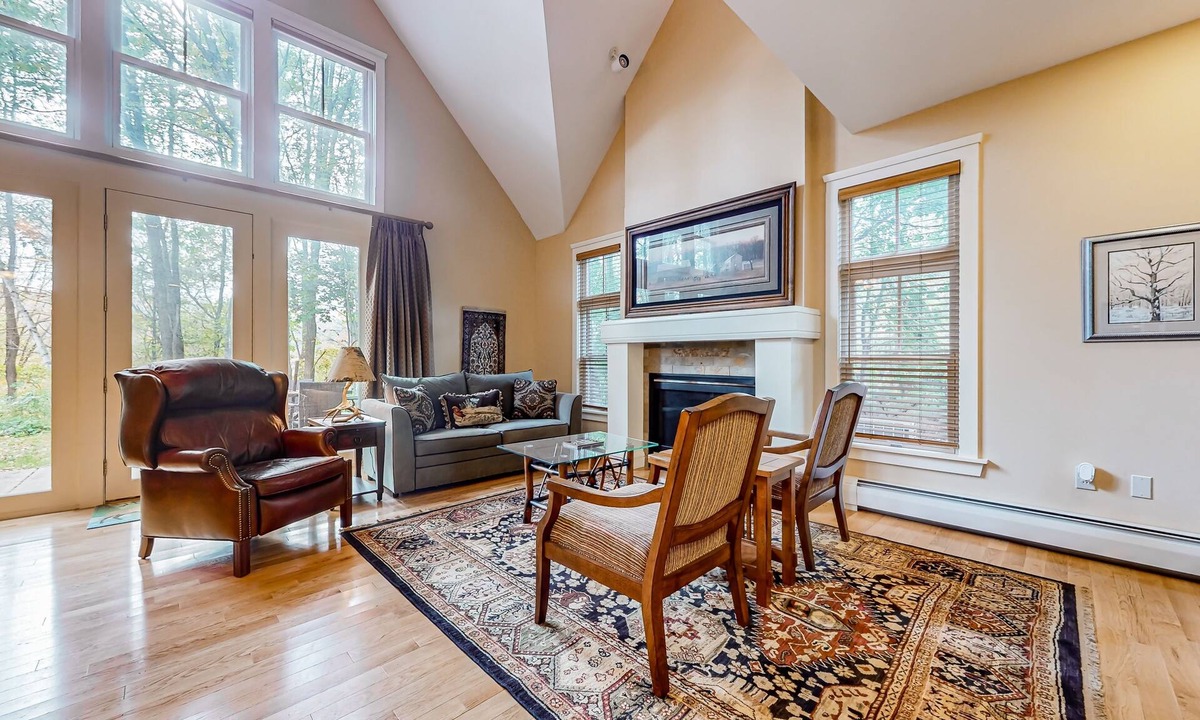 Proctorsville House | Townhome with patio & on-site pool, hot tub, sauna & tennis access