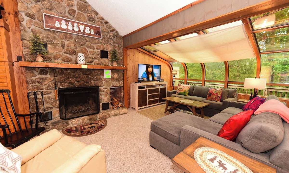 North Conway House | Townhouse Minutes from Downtown N Conway, Shopping, Restaurants & Cranmore Mt