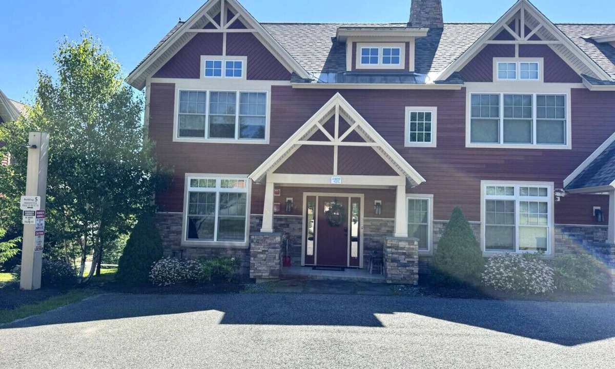 West Dover Villa | Trailedge Townhome-Ski on/off, Walk to lodge