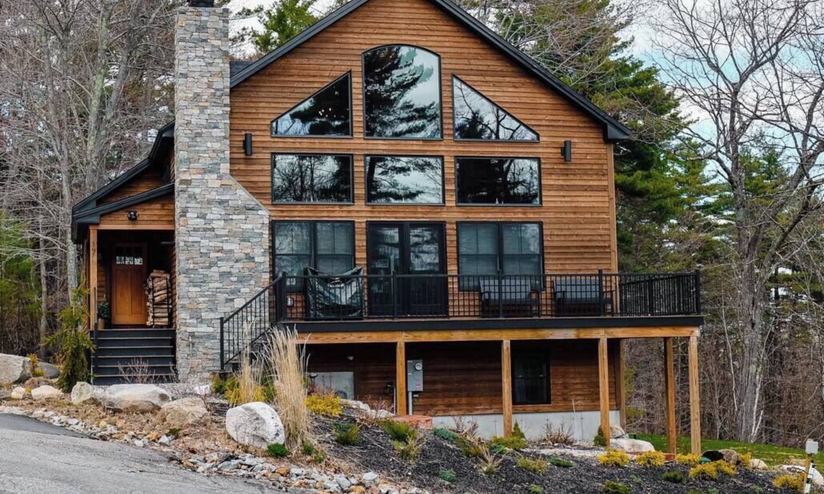 Bridgton House | Trailside Chalet at Pleasant Mt.