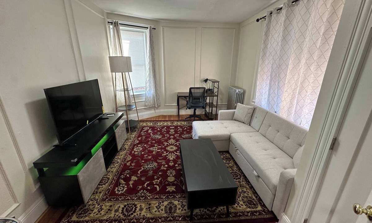 North Brookline Apartment | Tranquil 1-bedroom apartment with AC in charming Brookline - 11#6
