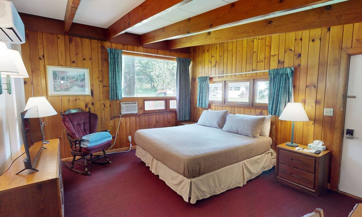 Hamilton Hotel | Tranquil 1-bedroom hotel room in charming Hamilton - #309 Highline