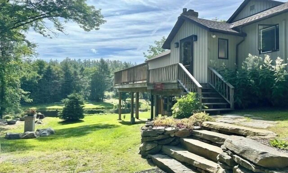 South Londonderry House | Tranquil house w/pond, 3-hole golf course, sandy beach, bbq, firepit, & trails