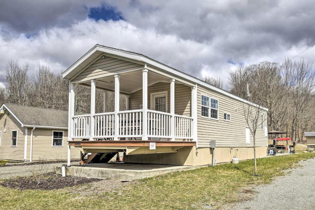 Pleasant Mount House | Tranquil Trails Cabin & Suites At Equestrian House