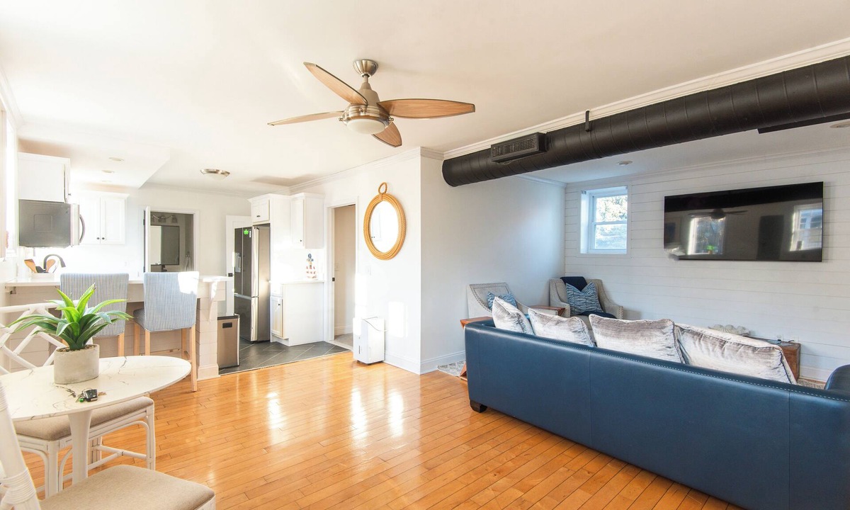 Yachting Village Condo | Treasure on Thames