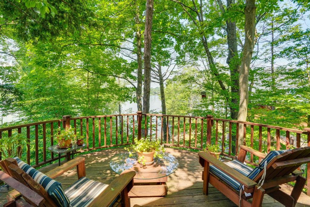 Athens House | Treehouse Sanctuary Nature Retreat