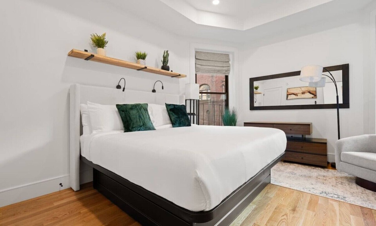 Fenway–Kenmore Apartment | Trendy 2BR Plus Family Getaway | Suite 4