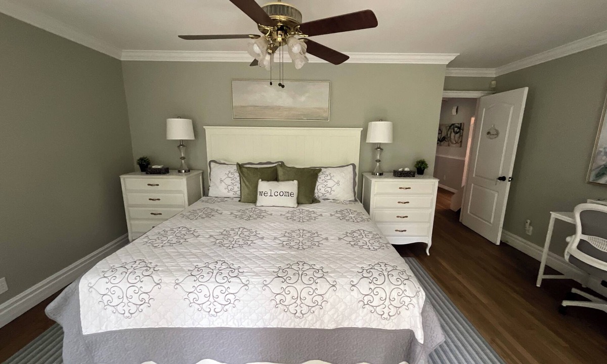 Scugog House | Tudor Pines Bed & Breakfast (plus spa, event/film/wedding venue)