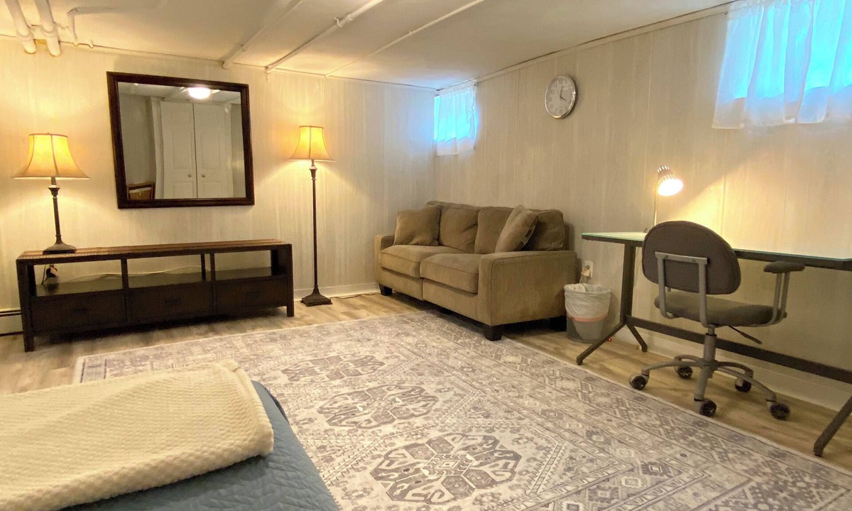 Medford Apartment | Tufts - Furnished 1-bedroom apt w/Laundry
