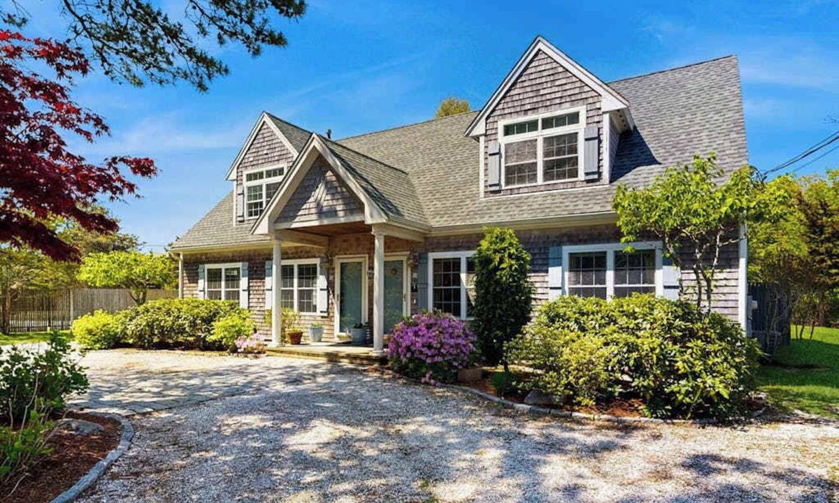 West Yarmouth House | Two family dog friendly cottages: close to beach & town