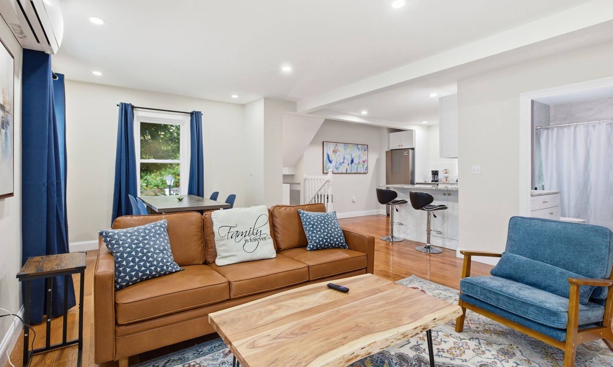 Thompsonville House | Two Family house 4B3B Newton Center & Green Line