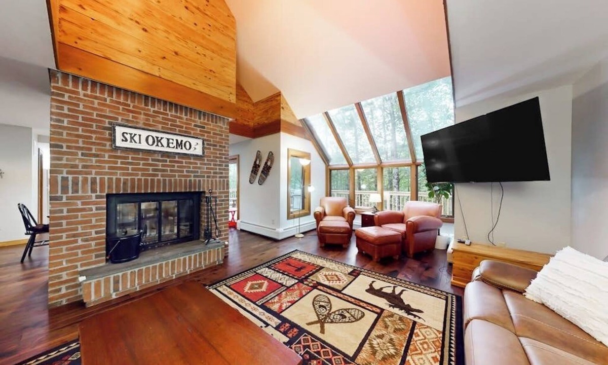 Ludlow Condo | Two-story condo with forest views, Echo Lake beach access, pool, dock & tennis