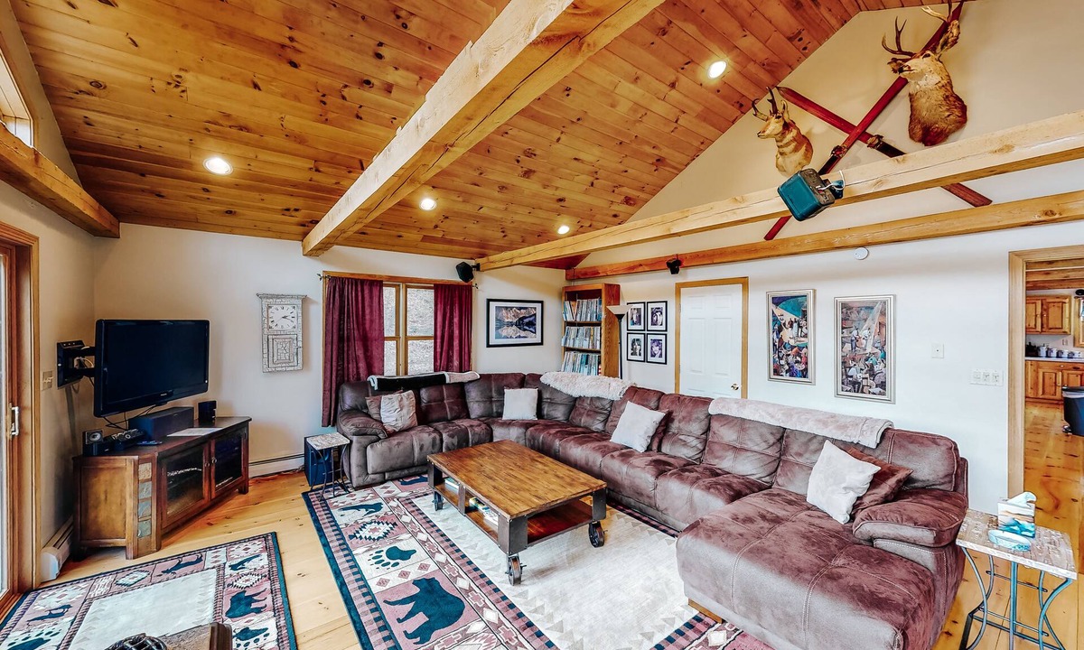 Wardsboro House | Two-story, dog-friendly house