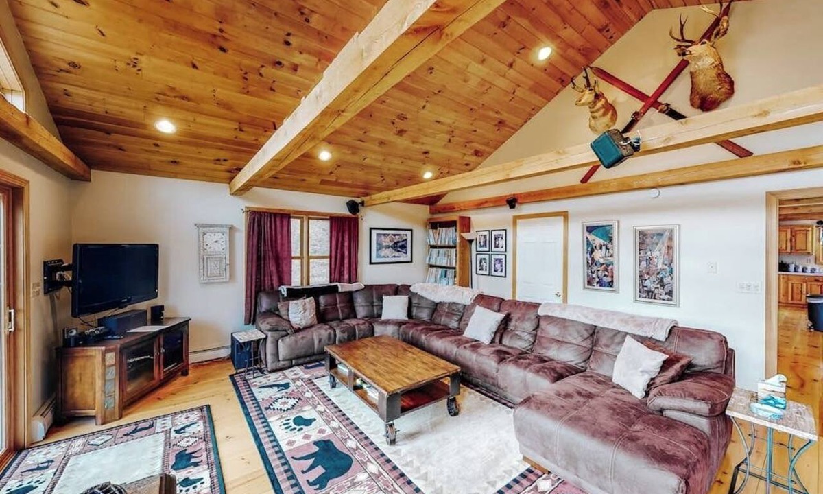 Wardsboro House | Two-story, dog-friendly house