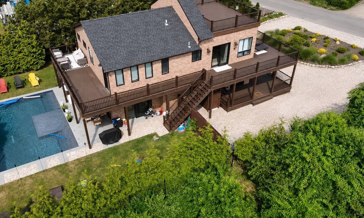 Culloden Shores House | Ultimate Montauk Escape🏖️ 5BR - Heated Pool - HotTub - Rooftop Deck Sunset Views🌅