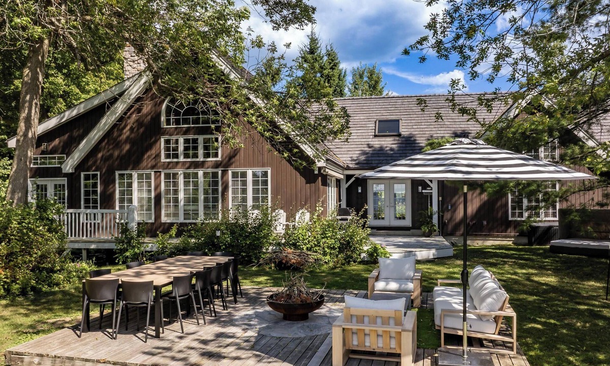 Gravenhurst Cottage | Unique 4 bed 5 bath cottage with 3 bed 2 bath guest cottage on Lake Muskoka