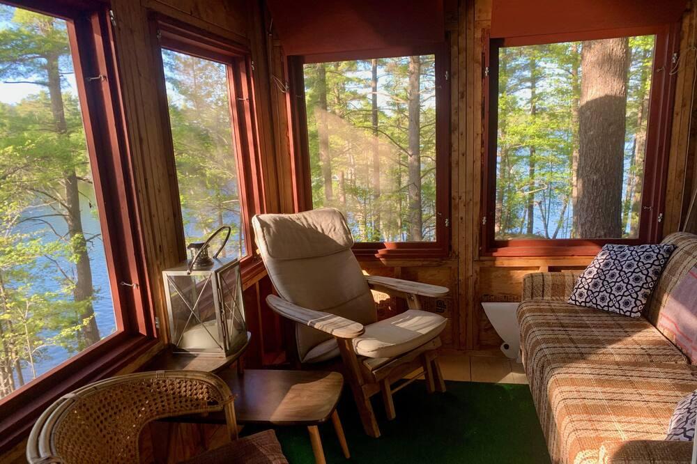 Tay Valley Cottage | Unique and tranquil cottage with panoramic lake views and tall pines