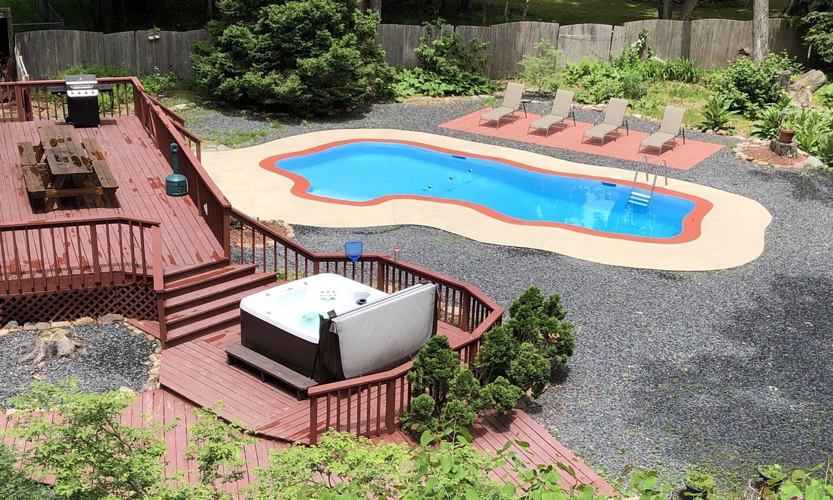 Pocono Summit House | Unique House- Hot Tub-Game RoomNear Kalahari! WEEKEND PROMO. POOL OPEN