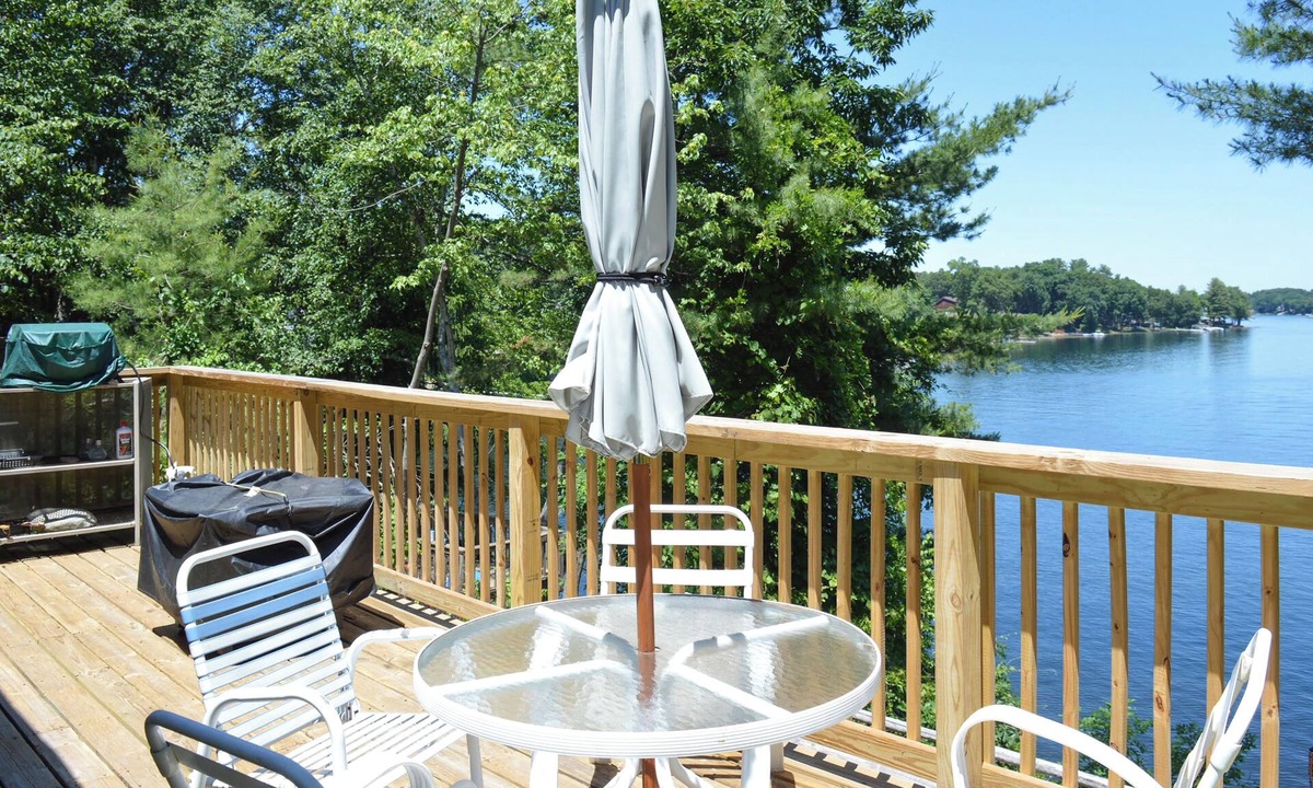 Southwick Cabin | Unique Island Stay w/Dock! Southwick Lake House
