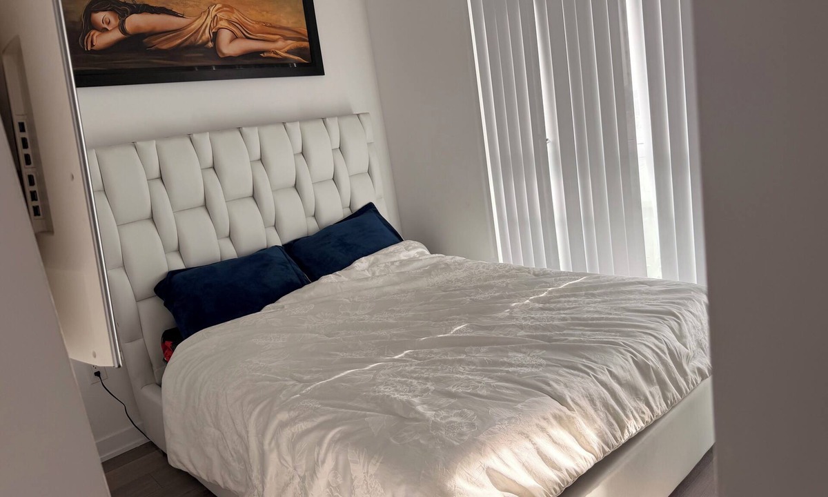 Vaughan Condo | Uniqueplace
