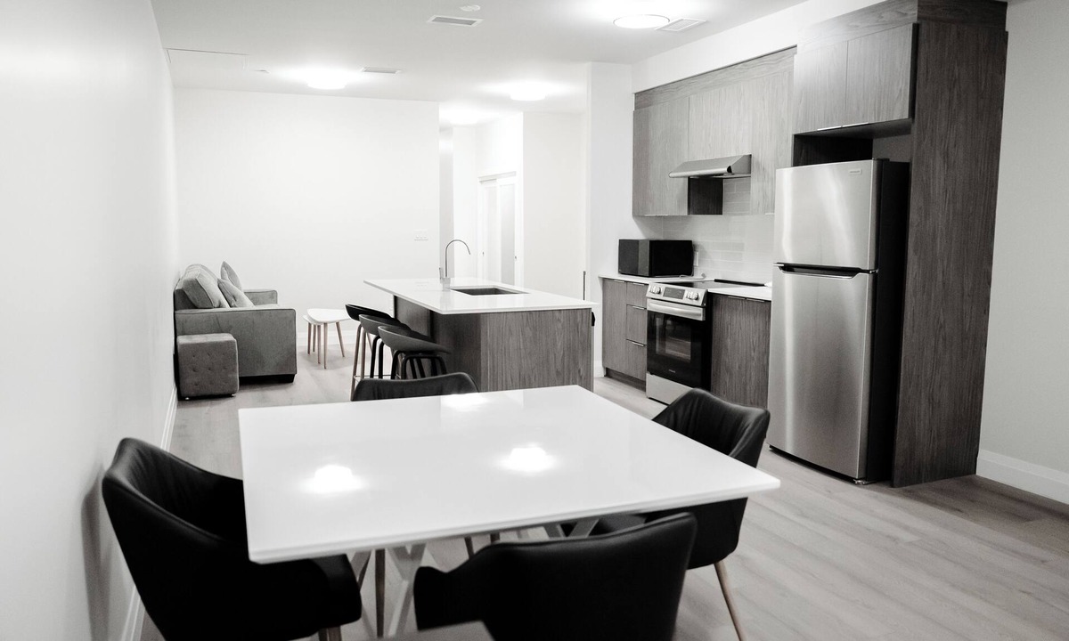 Dean Park Apartment | Unit 10 - Modern Fully Furnished 2 Bedroom Apartment