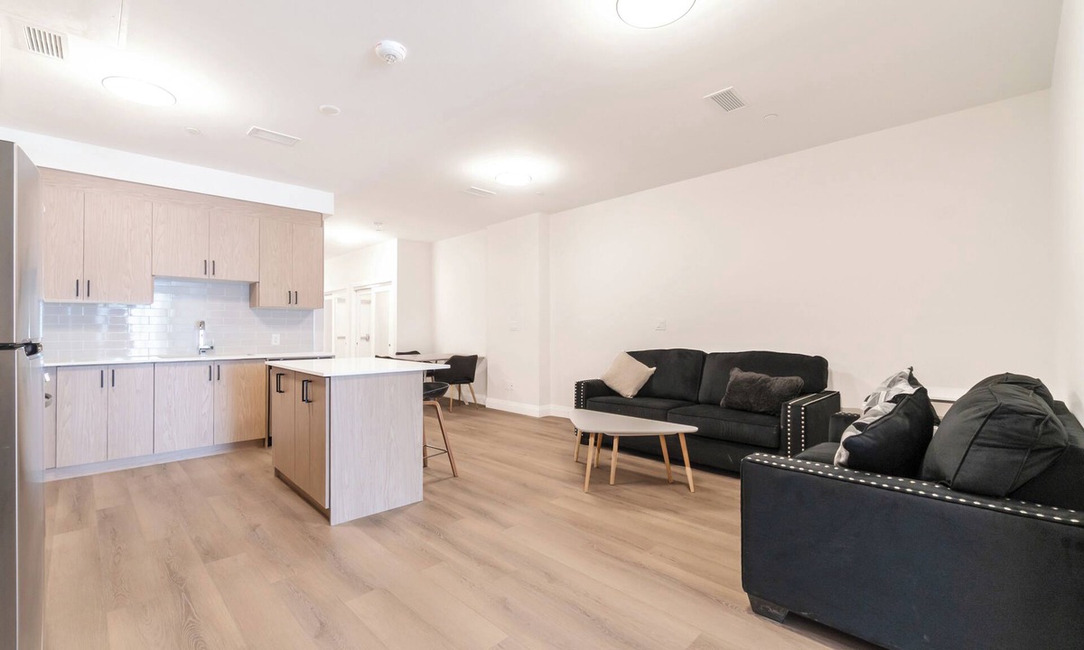 Dean Park Apartment | Unit 9 - Modern Fully Furnished 2 Bedroom Apartment