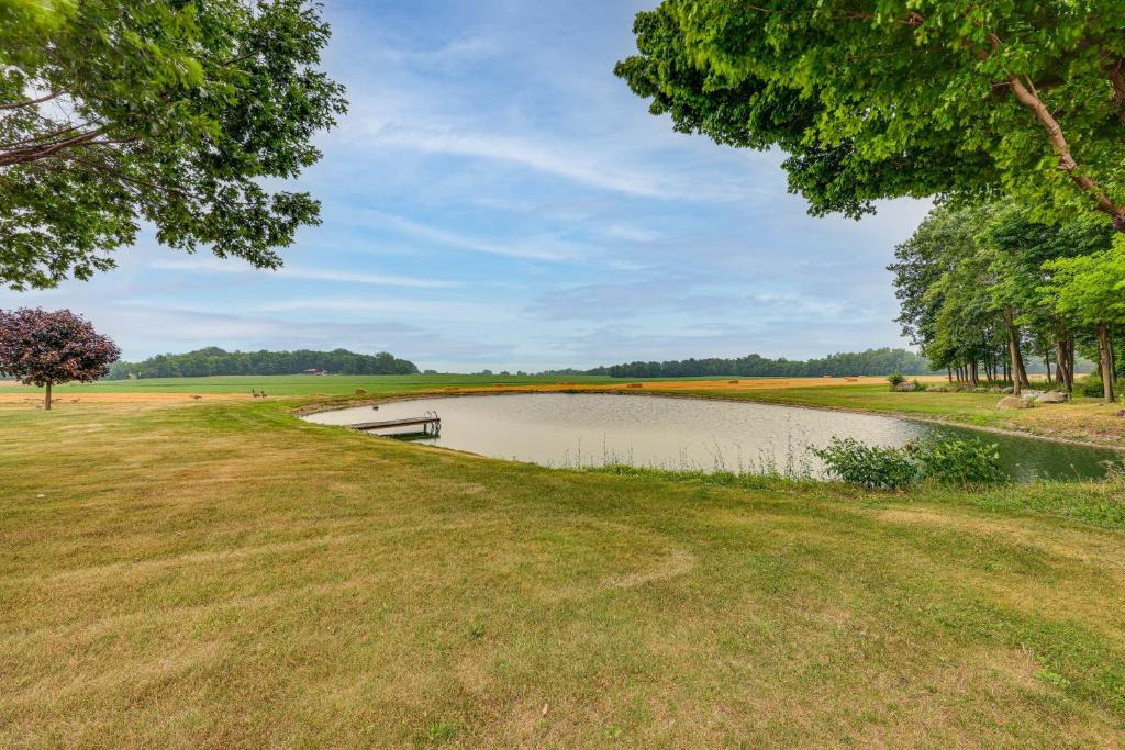 Town of Varick House | Unplug & Unwind! Romulus Family Gem w/Swim Pond