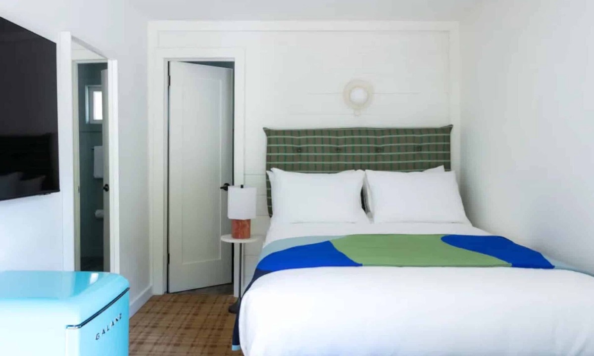 Stowe Area Hotel | Unwind in a Charming Room Near Vermont Ski Museum!